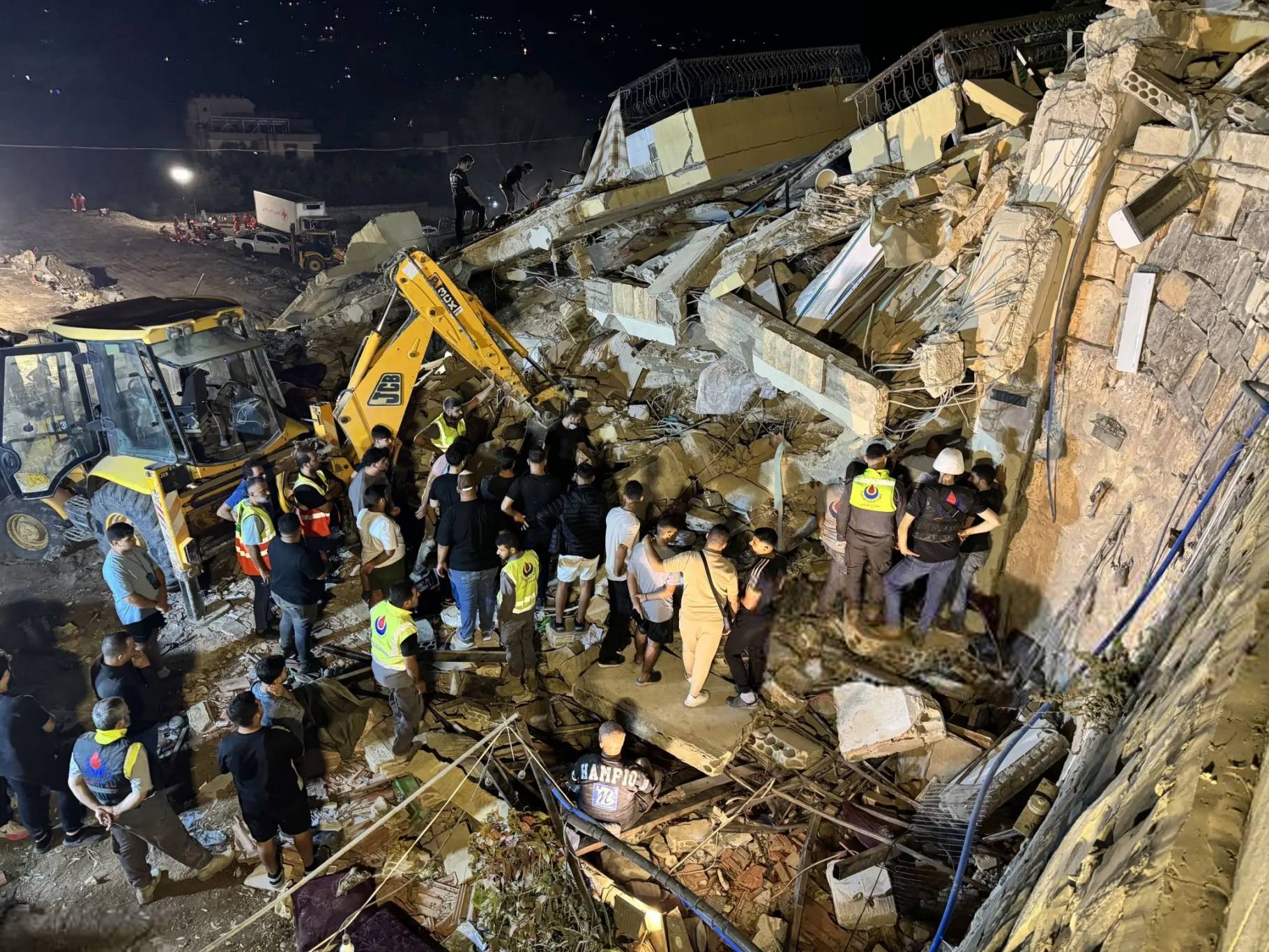 «تل أبيب» تهدّد بالاجتياح البري... وتلوّح بنسف اتفاقيّة الغاز مع لبنان
محور المقاومة يدرس خياراته... ويعمل على استعادة زمام المبادرة
قاووق وكركي ودحروج شهداء