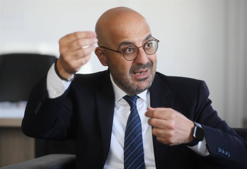 وزير البيئة: المدارس وصلت إلى قدرتها الاستيعابية القصوى