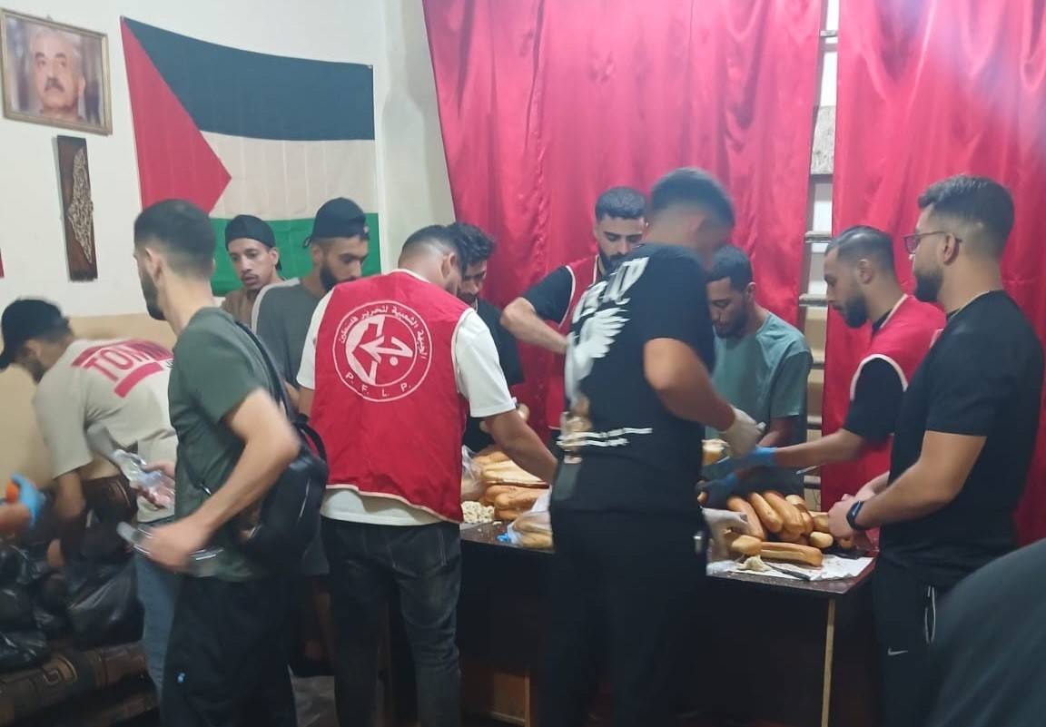 مراكز الإيواء... هل تشكل خطراً على الصحّة النفسيّة والجسديّة للنازحين؟
"الديار" تستمع الى شهادات حيّة من داخل بعض مدارس الإيواء في بيروت!