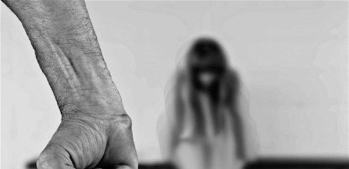 واقعة مأساوية.. شخص يضرب ابنته حتى الموت