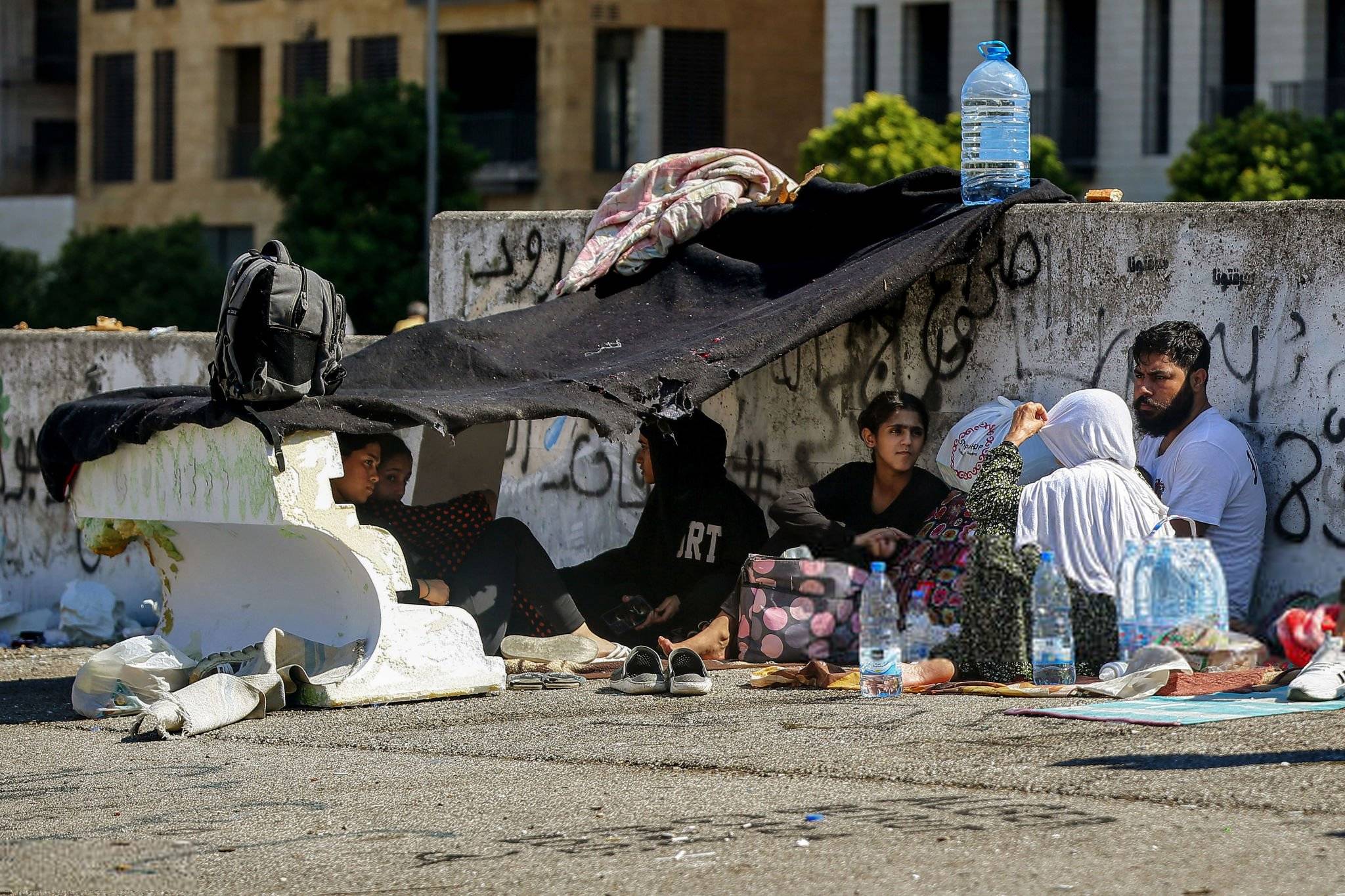 لماذا تغيب مُنظمات الـ NGOS عن مراكز الإيواء في طرابلس والشمال؟
والى أين تذهب الهبات والمساعدات...  ومن يتولّى توزيعها؟