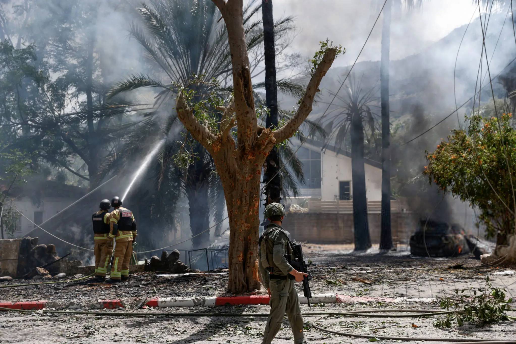 جنود العدوّ عاشوا الجحيم عند الحدود الشماليّة... المقاومة تتصدّى لقوّة مشاة في العديسة
تدمّر 3 دبابات خلال تقدّمها الى مارون الراس.. وتستهدف مروحيّةً في «بيت هلل»