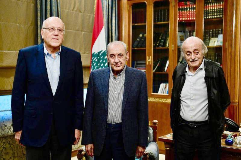 ميقاتي في مؤتمر مشترك مع بري وجنبلاط:
ندعو لوقف إطلاق النار وتطبيق الـ1701 وإرسال الجيش للجنوب