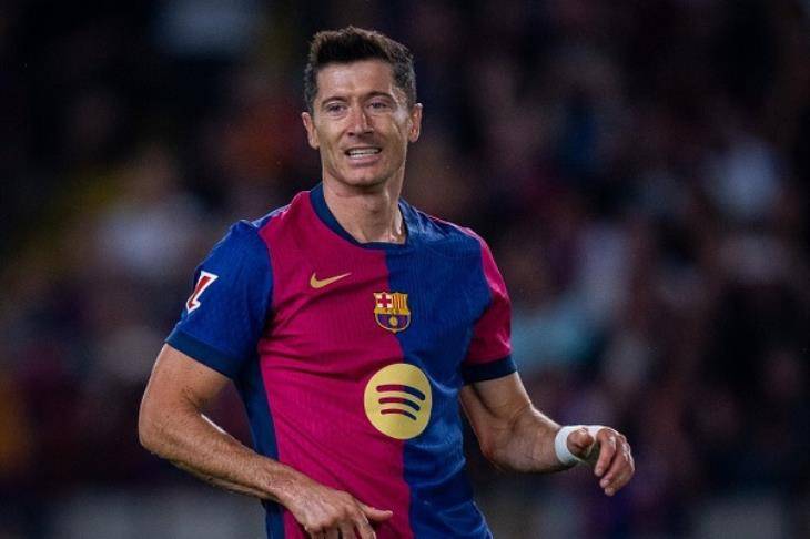 بعد أزمة تشافي... ليفاندوفسكي يبدد الشكوك حول مستقبله مع برشلونة