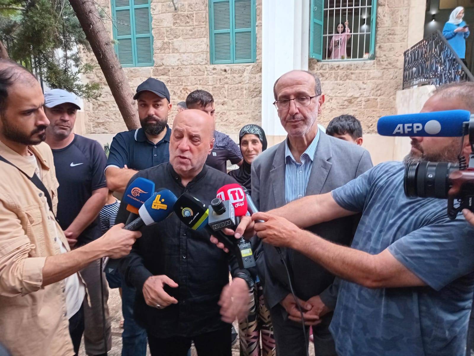 جولة للنائبين شري والموسوي على مراكز
إيواء النازحين وسط العاصمة بيروت