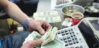 الصرافون غير الشرعيون يرفعون سعر الصرف !