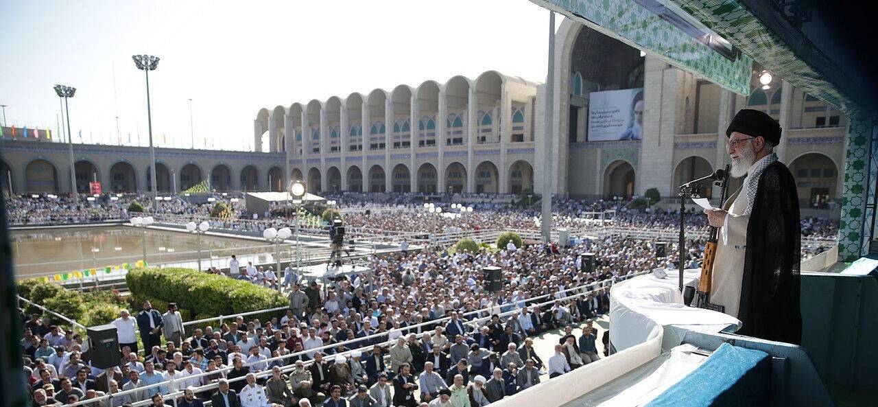 الخامنئي خلال مراسم تأبين السيد نصرالله: كلّ ضربة تنزل بالكيان الغاصب هي خدمة للمنطقة ولكل الإنسانية