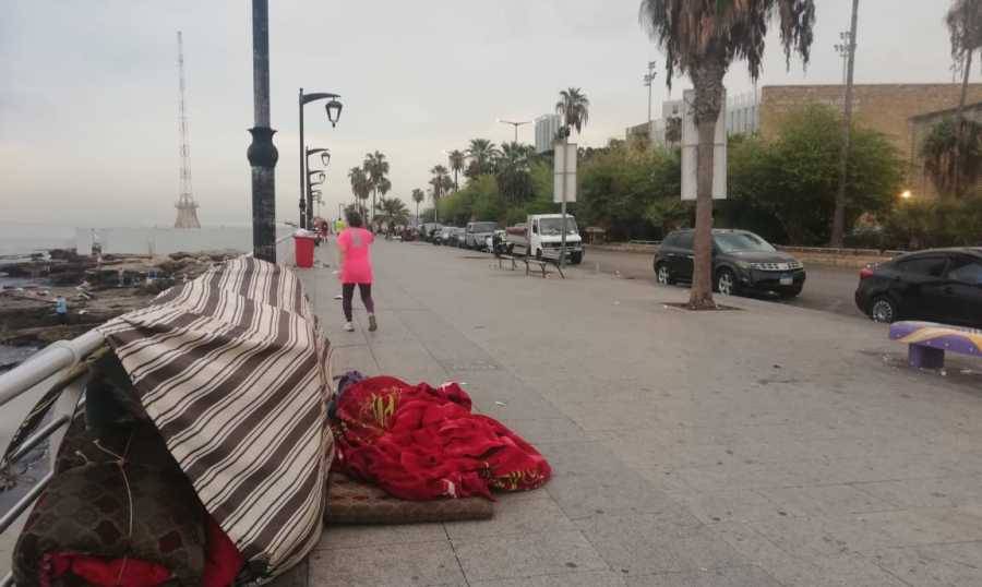 قوى الأمن تزيل البسطات عن الكورنيش البحري