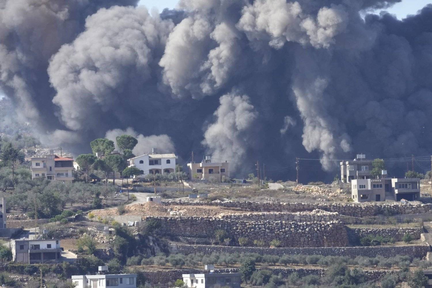 طوارىء الصحة: 2141 شهيدا و 10099 جريحا منذ بدء العدوان
