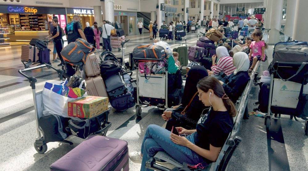 بعد إجلاء الدول لرعاياها... هل من ضمانات
دوليّة لتحييد المطار لدى ميقاتي وعون؟