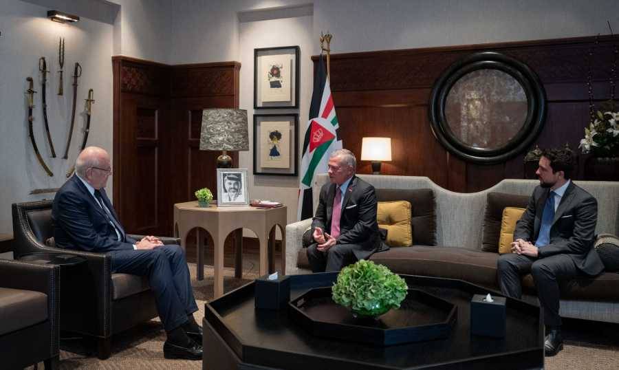 الملك عبدالله التقى ميقاتي وحذر من
خطورة توسع العدوان الاسرائيلي على لبنان