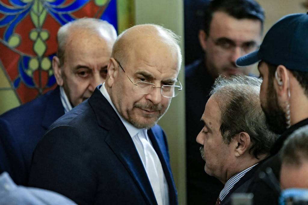 ايران ملتزمة بالساحة اللبنانية وهذا ما قاله قاليباف في لقاء السفارة الايرانية!