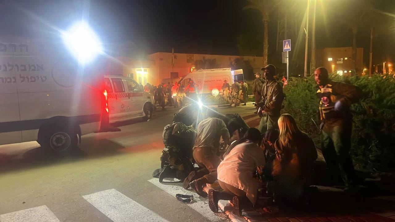 طريق التفاوض مقفلة والوضع لمزيد من التصعيد
نتنياهو يطلب سحب «اليونيفل» من الجنوب ويتمادى باستهدافها
المقاومون على مسافة صفر مع العدو ويوقعون بصفوفه عشرات الاصابات