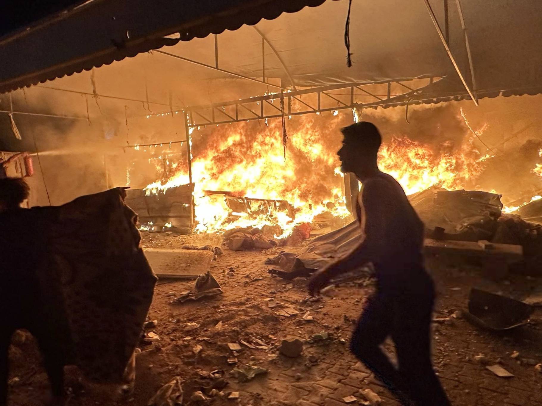 الاحتلال يواصل مجازره في غزة... رئيس الشاباك في القاهرة لبحث صفقة التبادل