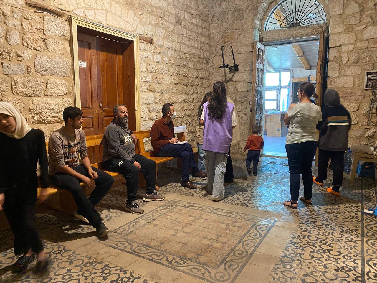 الطوائف المسيحيّة في البقاع تفتح أبواب الكنائس والأديرة
والنوادي والمدارس: نستقبلهم كزوّار وليسوا بنازحين