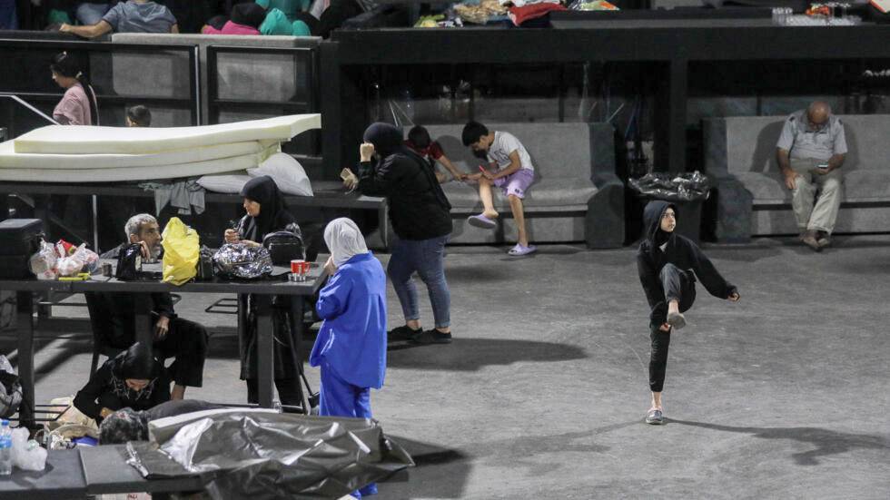 النازحون اللبنانيّون بين استئجار الشقق ومراكز الإيواء والسفر الى سوريا والعراق
الدولة مُطالبة بإعادة تأهيل خطتها بما يليق بتضحياتهم وصمودهم منذ عقود...
