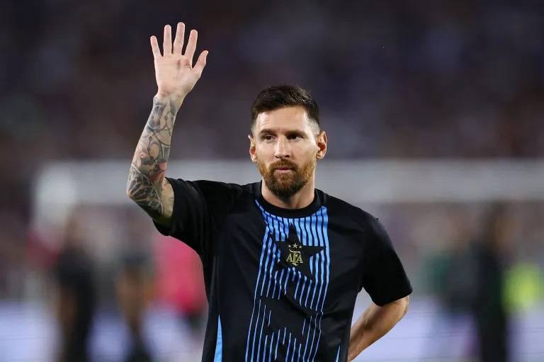 قادمة من مدريد... ميسي يحصد جائزة "البطل التاريخي"