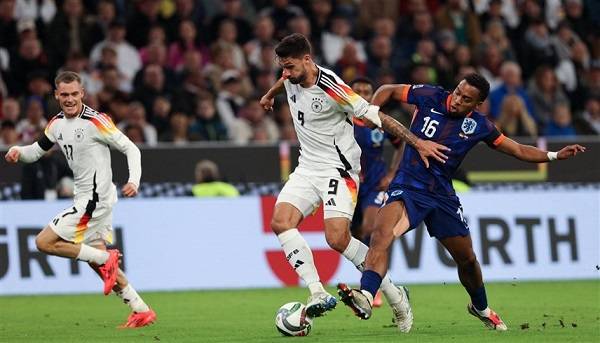 تكريم رباعي المانشافت... مدرب ألمانيا راض عن الفوز على هولندا (1-0)