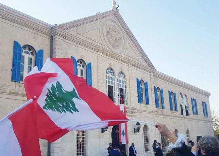 هل تفرض الحرب ايقاعها على التمديد الثاني لقائد الجيش؟
الاصطفافات السياسية على حالها.. حياد الثنائي وتجاذبات مسيحية
بكركي تدعم التمديد الثاني... وجنبلاط لا يريد النزاع مع الموارنة