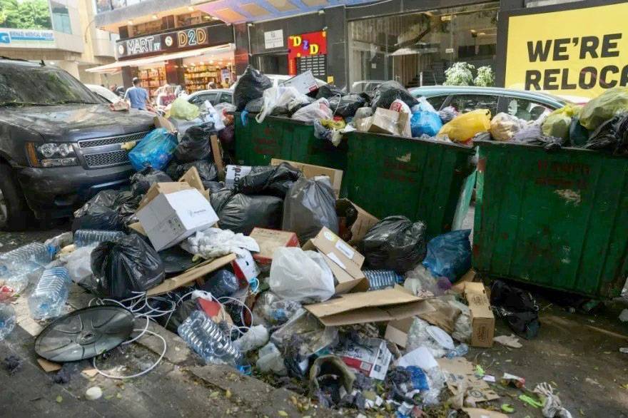 ناقوس الخطر يدق في العاصمة بيروت
«المحاصرة» بالنفايات...  والحلّ حبر على ورق