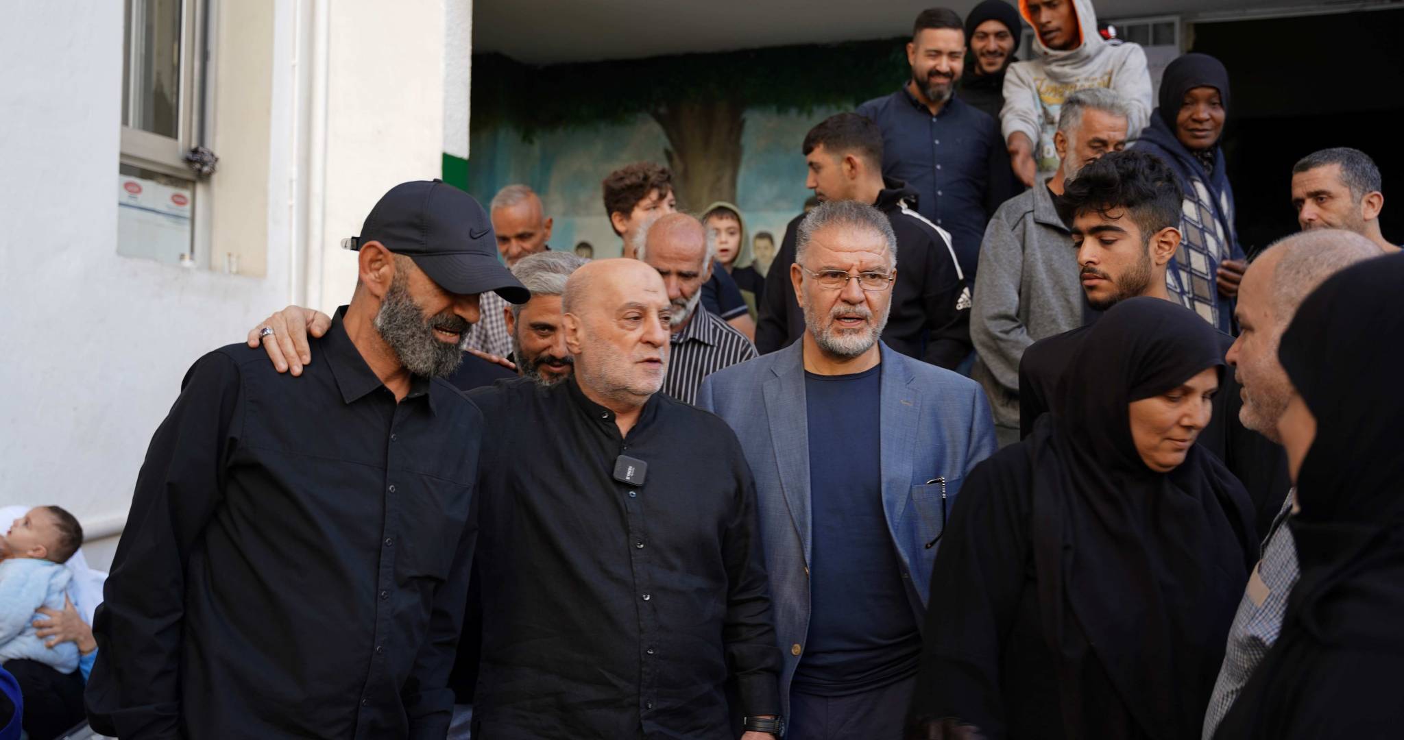 شري وفياض جالا على عدد من مراكز إيواء النازحين في العاصمة بيروت:
الكلّ يُجمع أن ما وصله من مساعدات غير كافٍ بالمقارنة مع الحاجات القائمة