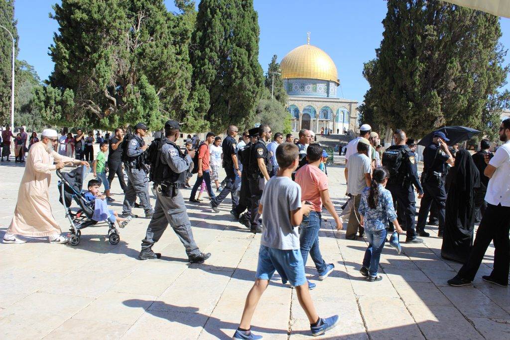 اقتحامات للأقصى وإغلاق المسجد الإبراهيمي