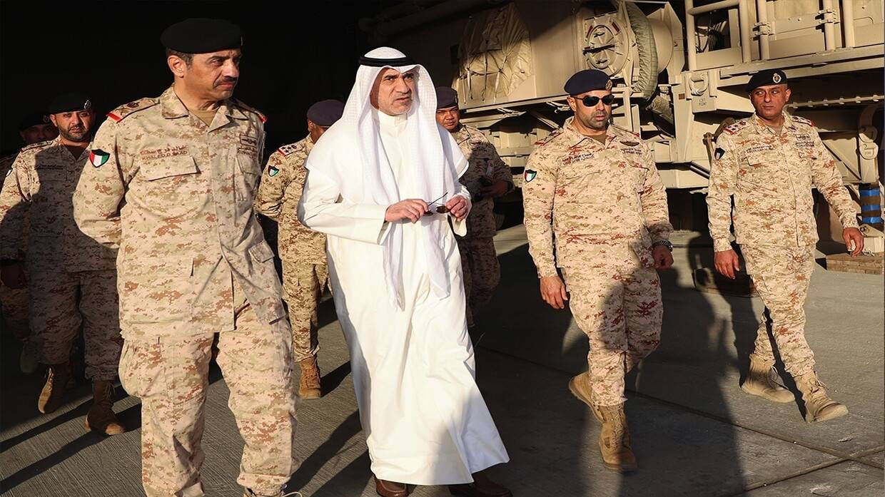 الكويت.. وزير الدفاع يتفقد مواقع الدفاع الجوي