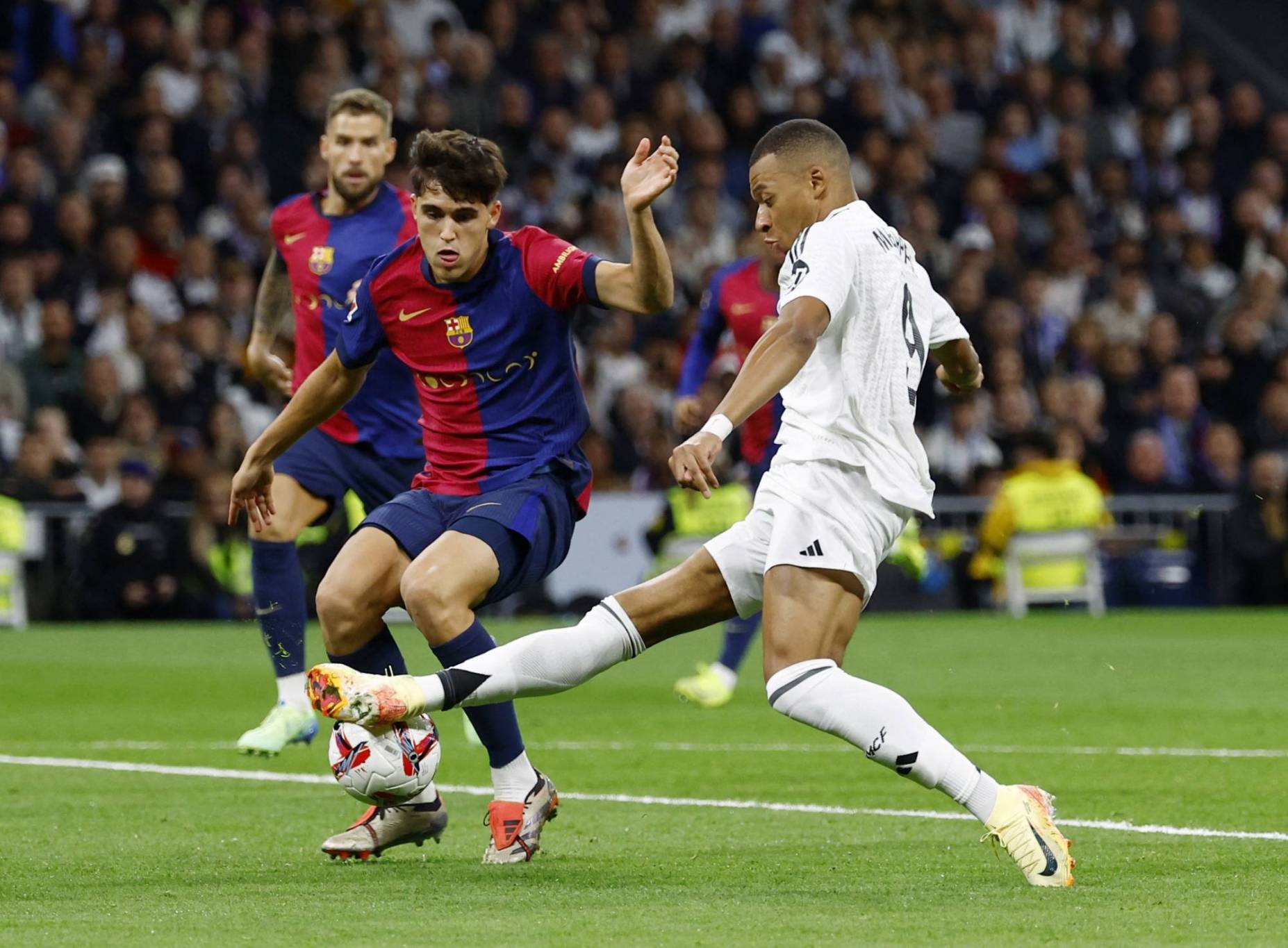 صفعة الكلاسيكو تربك حسابات ريال مدريد الشتوية