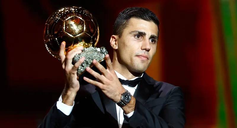 الاسباني رودري ينهي لعنة الدوري الإنكليزي مع الكرة الذهبية
فينيسيوس يرفض تقديم التهنئة ورئيس برشلونة يستفز ريال مدريد