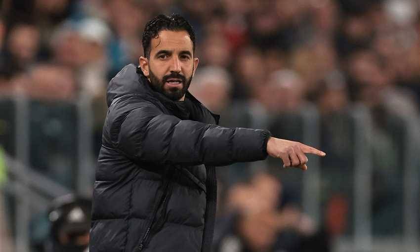 خليفة تين هاغ يوافق على عرض تدريب مانشستر يونايتد