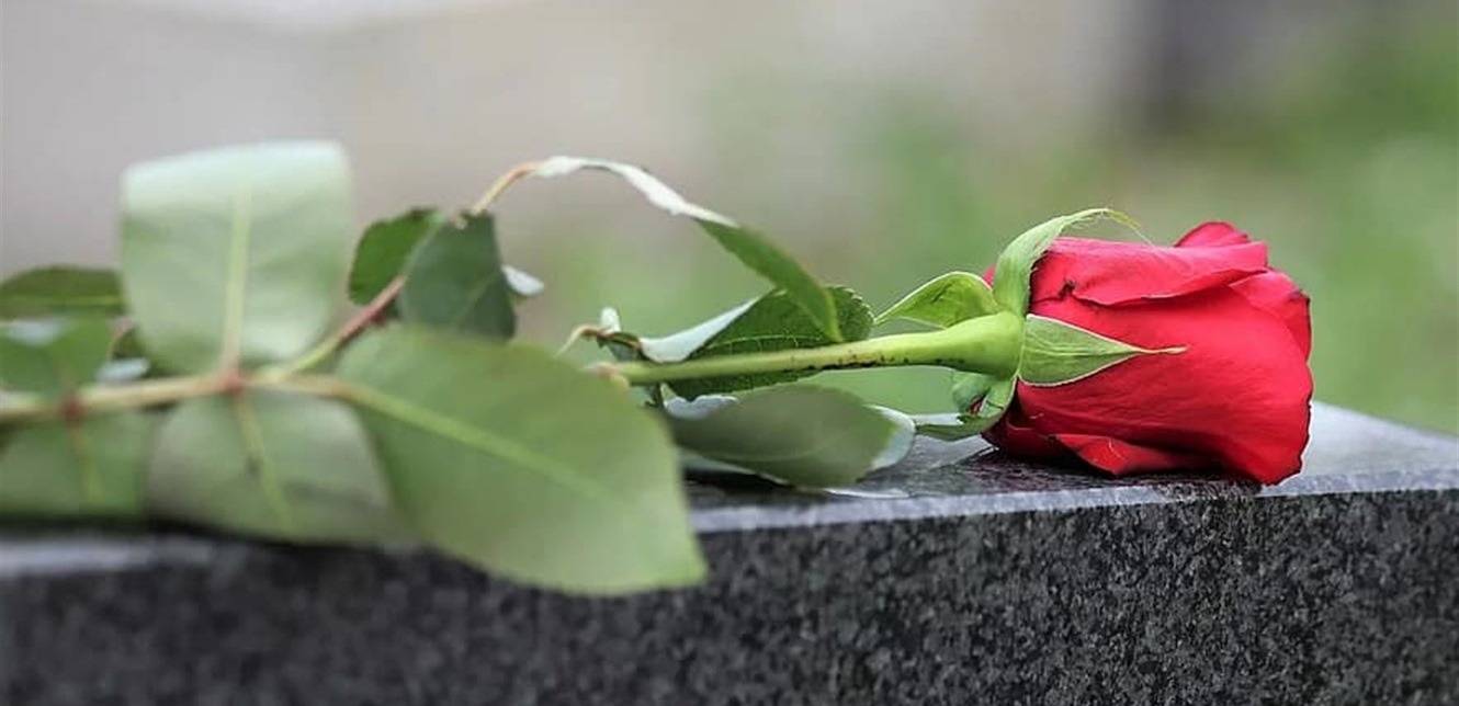 كانت "محاطة بالعائلة والأصدقاء".. رحيل فنانة معروفة وهذا اسمها