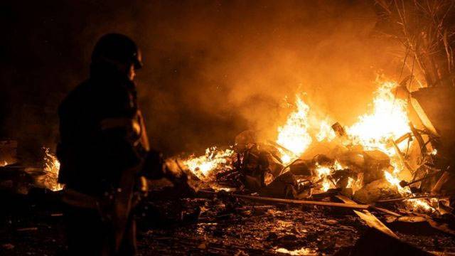 هجوم روسي يُشعل حرائق في كييف
غوتيريش قلق لوصول قوات كوريّة شماليّة الى روسيا