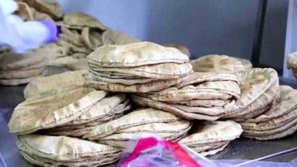 سرور يدعو إلى الالتزام بسعر ووزن ربطة الخبز