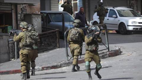 إصابة فلسطينيين باختناق خلال اقتحامات جيش الاحتلال في الضفّة