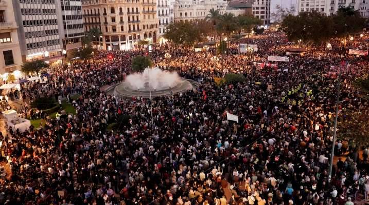 الآلاف تظاهروا في إسبانيا احتجاجاً
على سوء جهود الإغاثة إثر الفيضانات المدمّرة