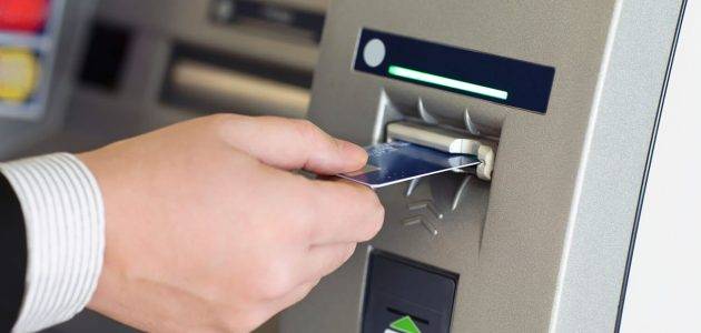 وزير المهجرين يطالب برفع سقف السحوبات
وتوحيد سعر الصرف لاستعادة ودائع المودعين