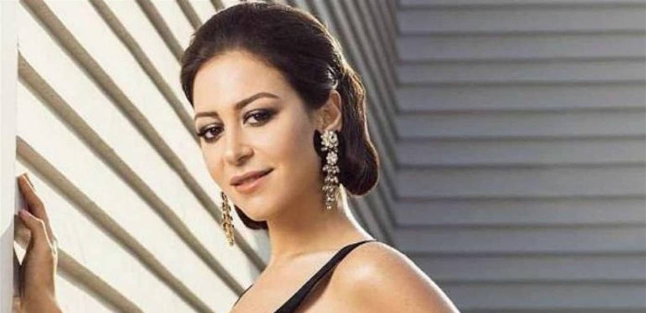 منة شلبي تنهار بالبكاء بعد عرض فيلمها الجديد.. ما السبب؟