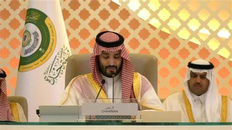 بن سلمان في افتتاح القمة العربية الإسلامية: نرفض انتهاك سيادة لبنان