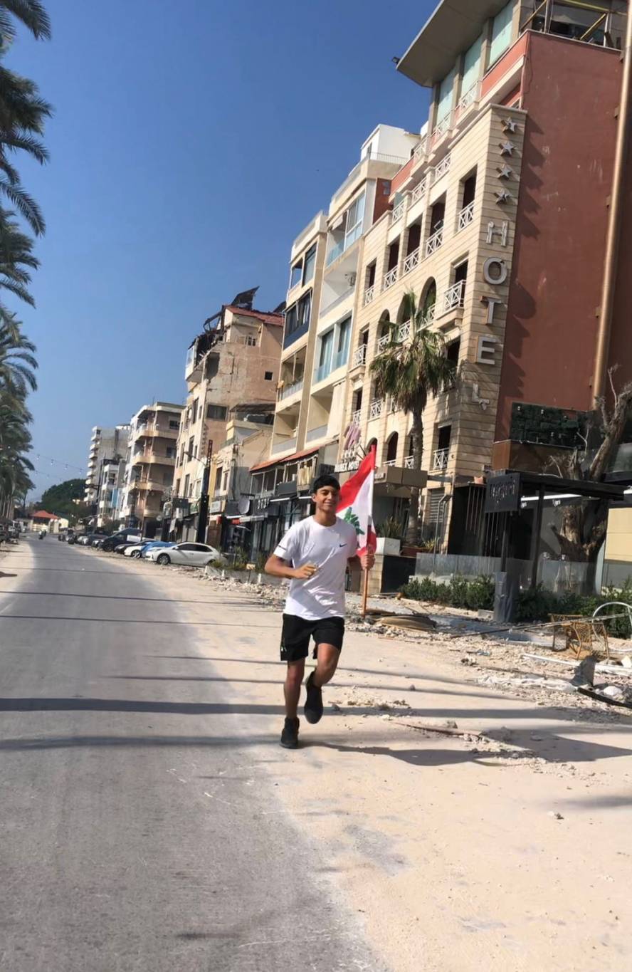 عداؤو صور يركضون في شوارعها
وسط الدمار نصرة للبنان والجنوب