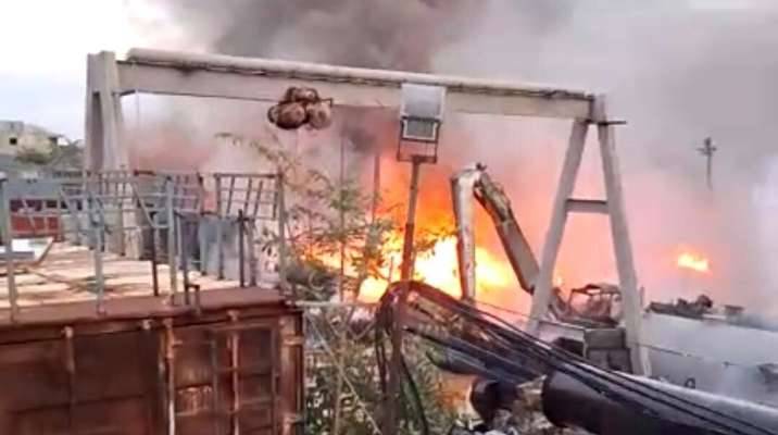 إخماد حريق في الباحة الخارجية لمعمل فرز النفايات في نهر الموت- المتن