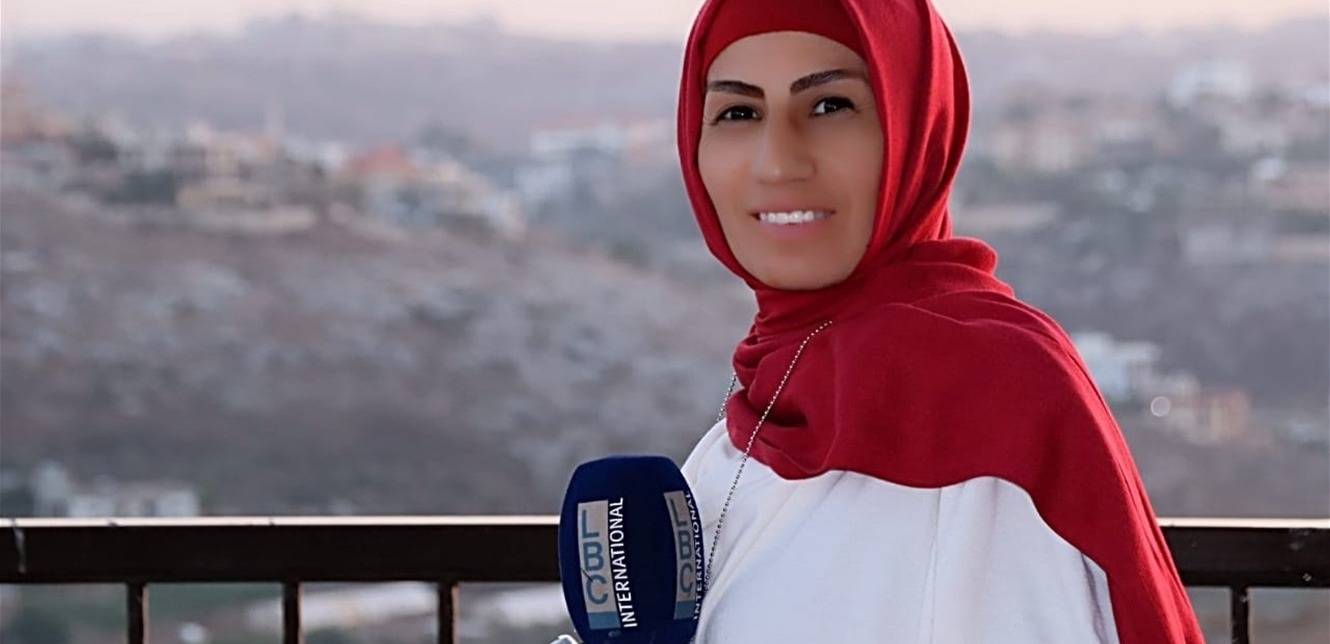 نجاة الزميلة رنا جوني بأعجوبة جراء غارة على بلدة دير الزهراني واصابتها طفيفة