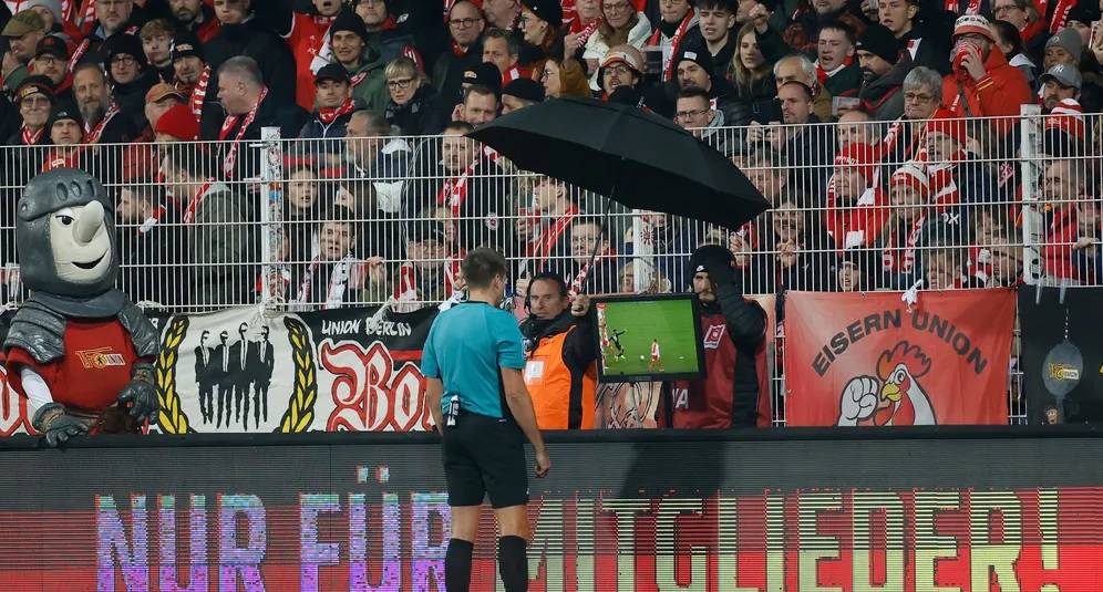 الفيفا يتجه لإلغاء تقنية الفار.. ما البديل؟