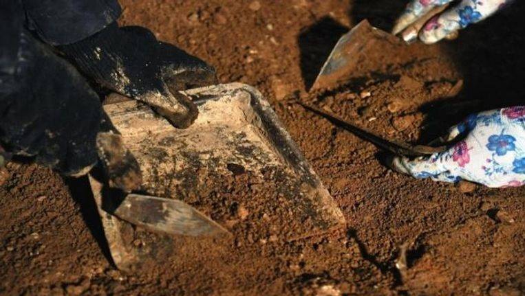 جنازة تنتهي بمفاجأة... اكتشاف كنز أثناء الدفن