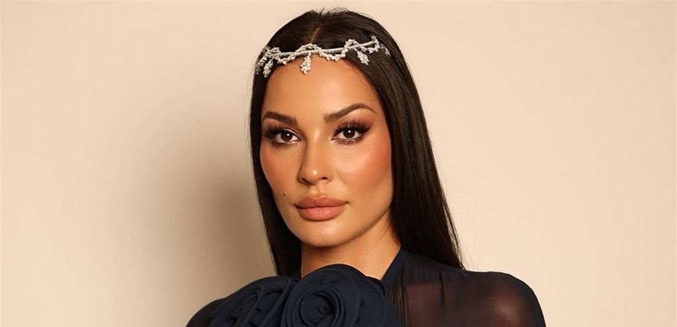 بعد انفصالها عن خطيبها.. نادين نسيب نجيم كأميرة عربية في عرض أزياء ايلي صعب في الرياض