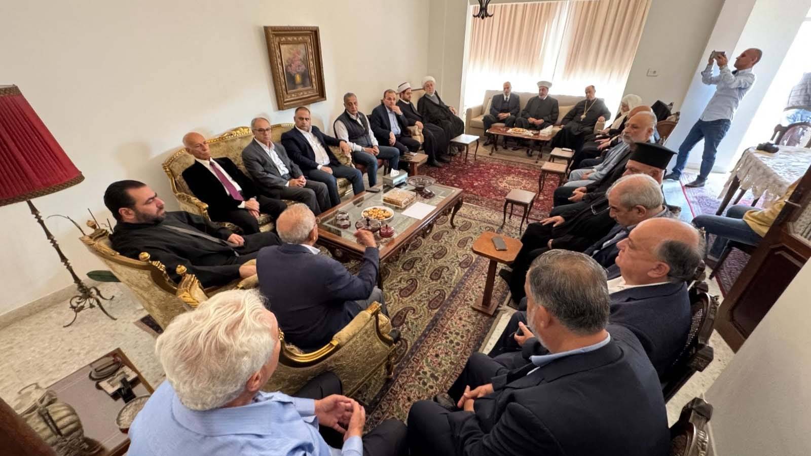 إجتماع للقوى السياسيّة والروحيّة في صيدا:
على الدولة إيلاء قضيّة اهلنا المهجّرين الأولويّة القصوى