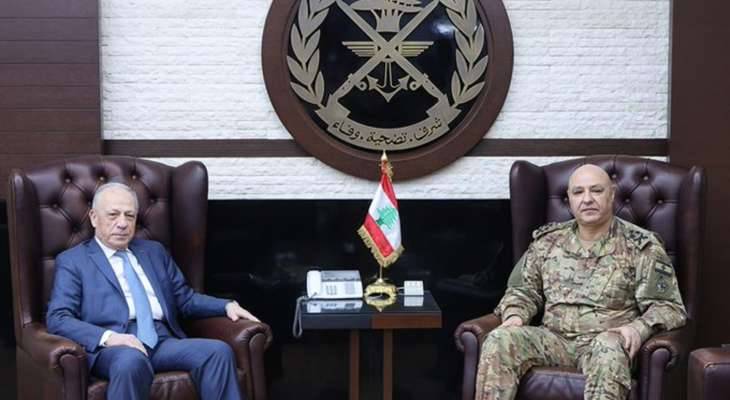 زار قائد الجيش مقدّماً التعازي بالعسكريين الشهداء
سليم: شهداء الجيش أبطال أوفياء
لقسم لم يتراجعوا عنه يوماً