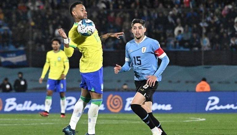 البرازيل والأوروغواي... تاريخ من المواجهات النارية والصراعات الثأرية