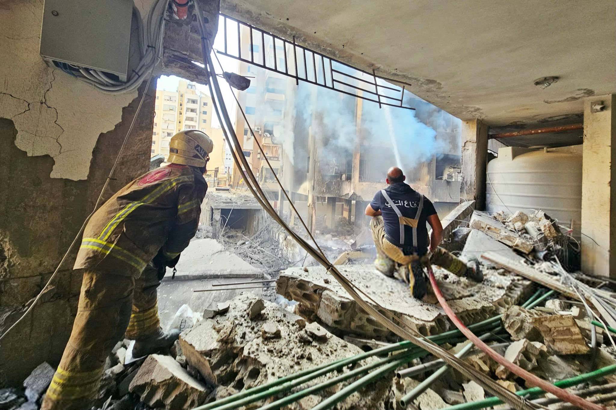 أسبوع حاسم لمسار المفاوضات... ولبنان يفكك «البنود المفخخة» قبل وصول هوكشتاين الثلاثاء
إسرائيل تحاول اقتناص المكاسب من خارج نص الاتفاق وتفشل عند أبواب موسكو
جهنم الغارات الاسرائيلية على صور والضاحية الجنوبية وحزب الله يلهب حيفا