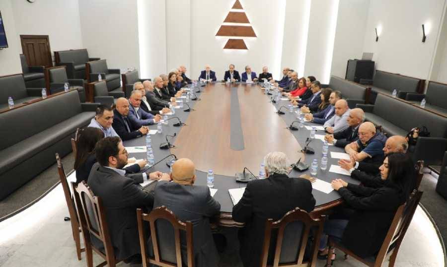 «الكتائب: "نرفض حصر المفاوضات بحزب الله ومُرشده