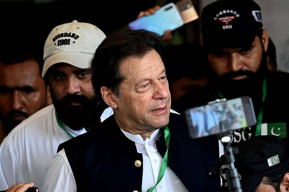 أنصار عمران خان يقتحمون إسلام آباد
